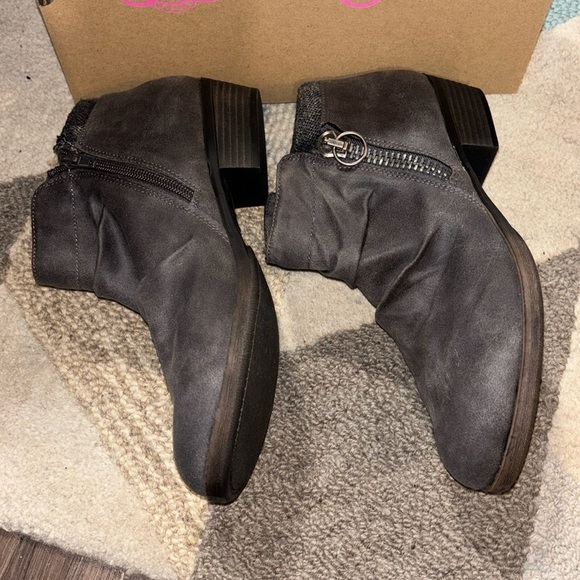 Sugar grey suede feel fabric booties 8 1/2 8.5 zip up inside faux zip outside - Picture 4 of 7